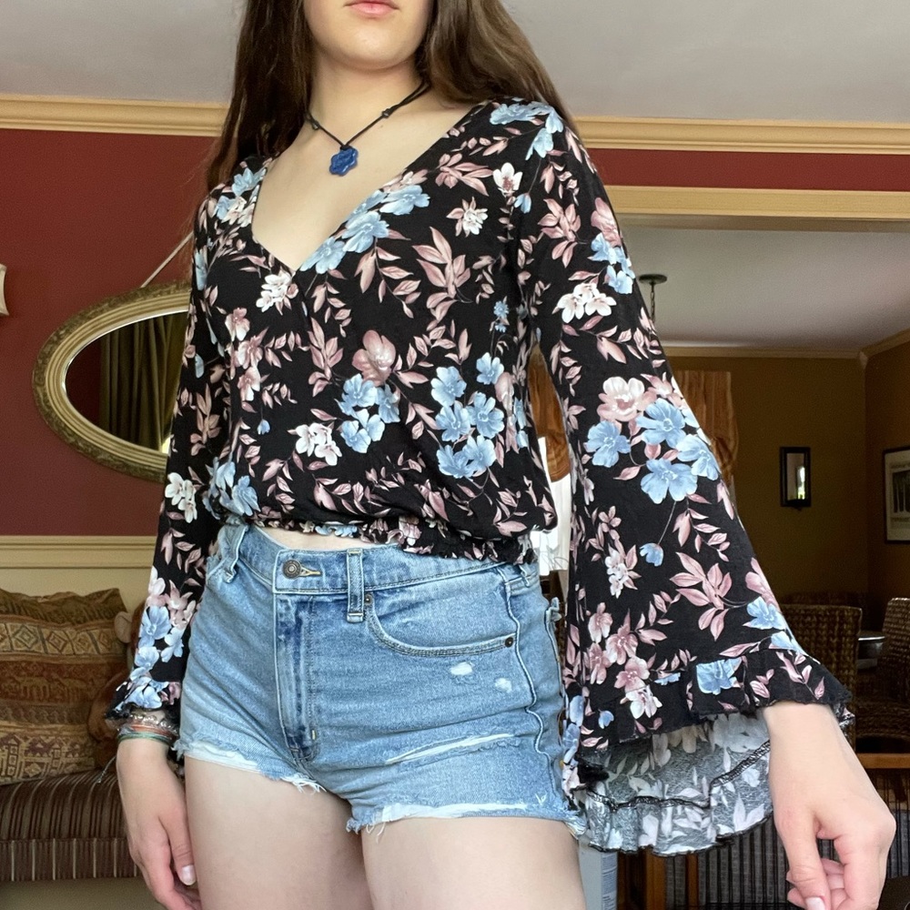 American Eagle floral bell sleeve blouse